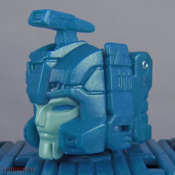 TFormers Titans Return Deluxe Blurr And Hyperfire Gallery 024 (24 of 115)